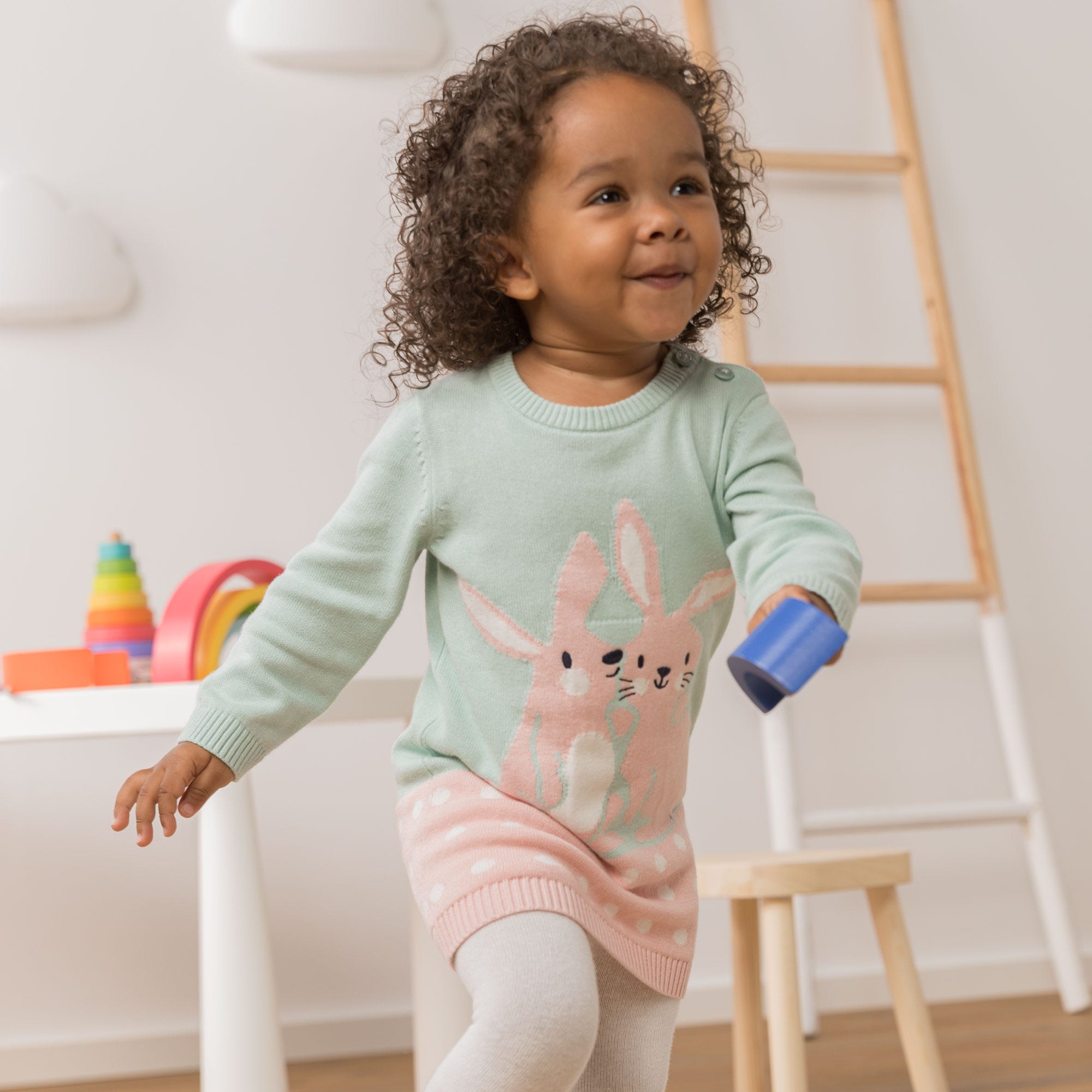  Baby-Mädchen-Strickkleid mit Häschen-Motiv