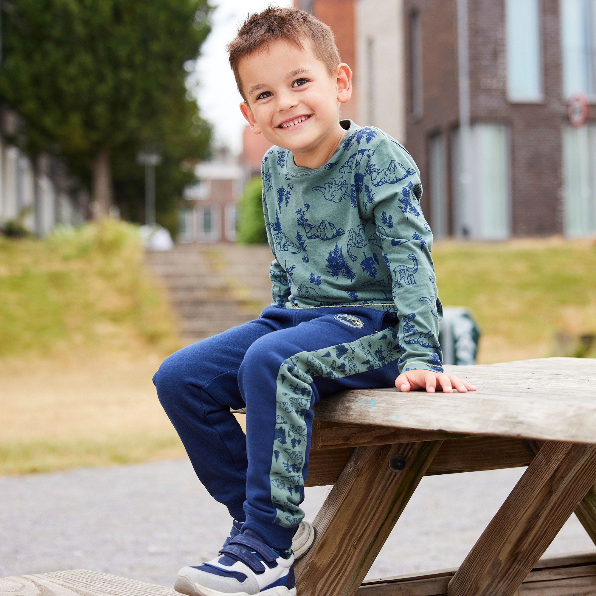 Kinder-Jungen-Jogginghose mit Aufnäher