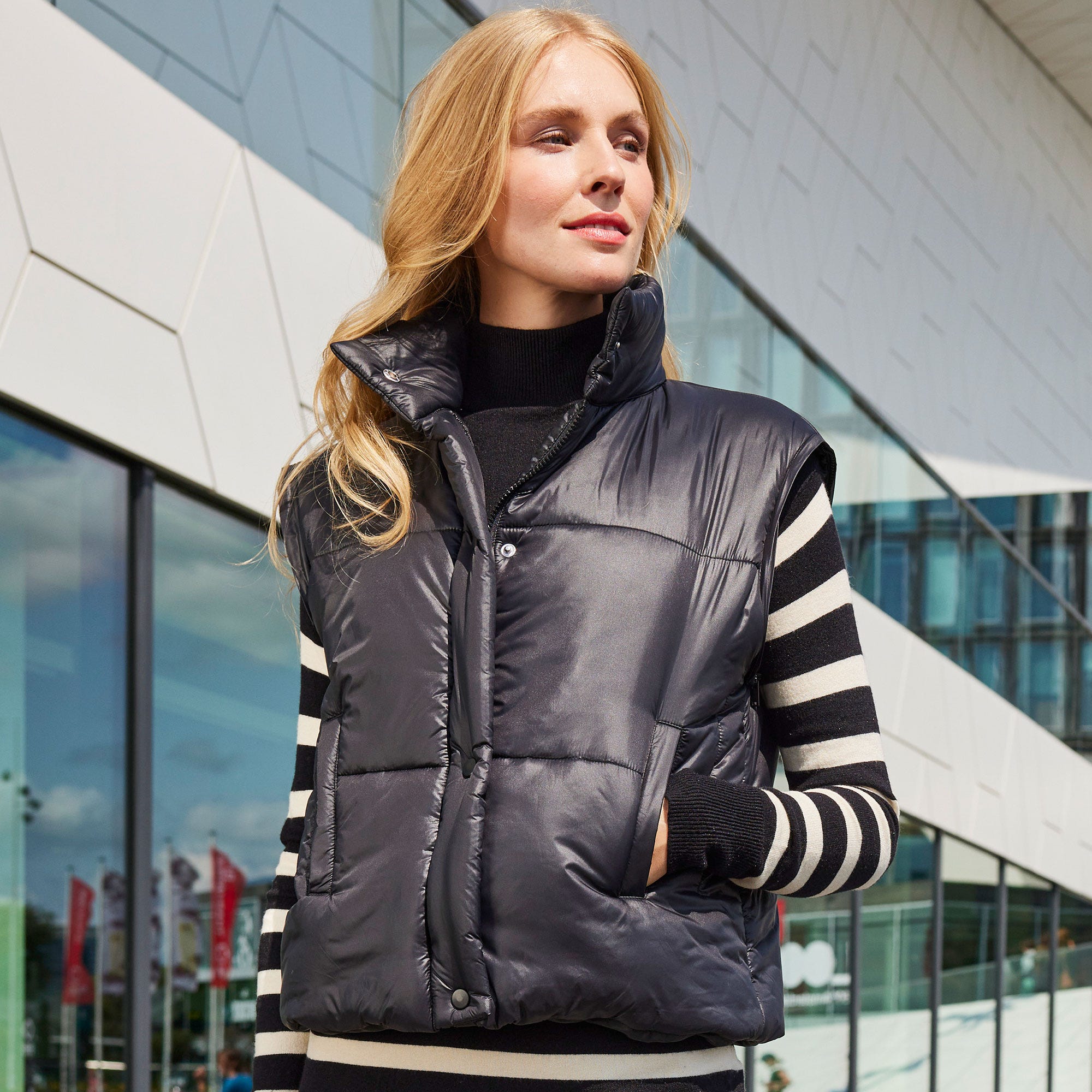 Damen-Jacke mit abnehmbaren Ärmeln