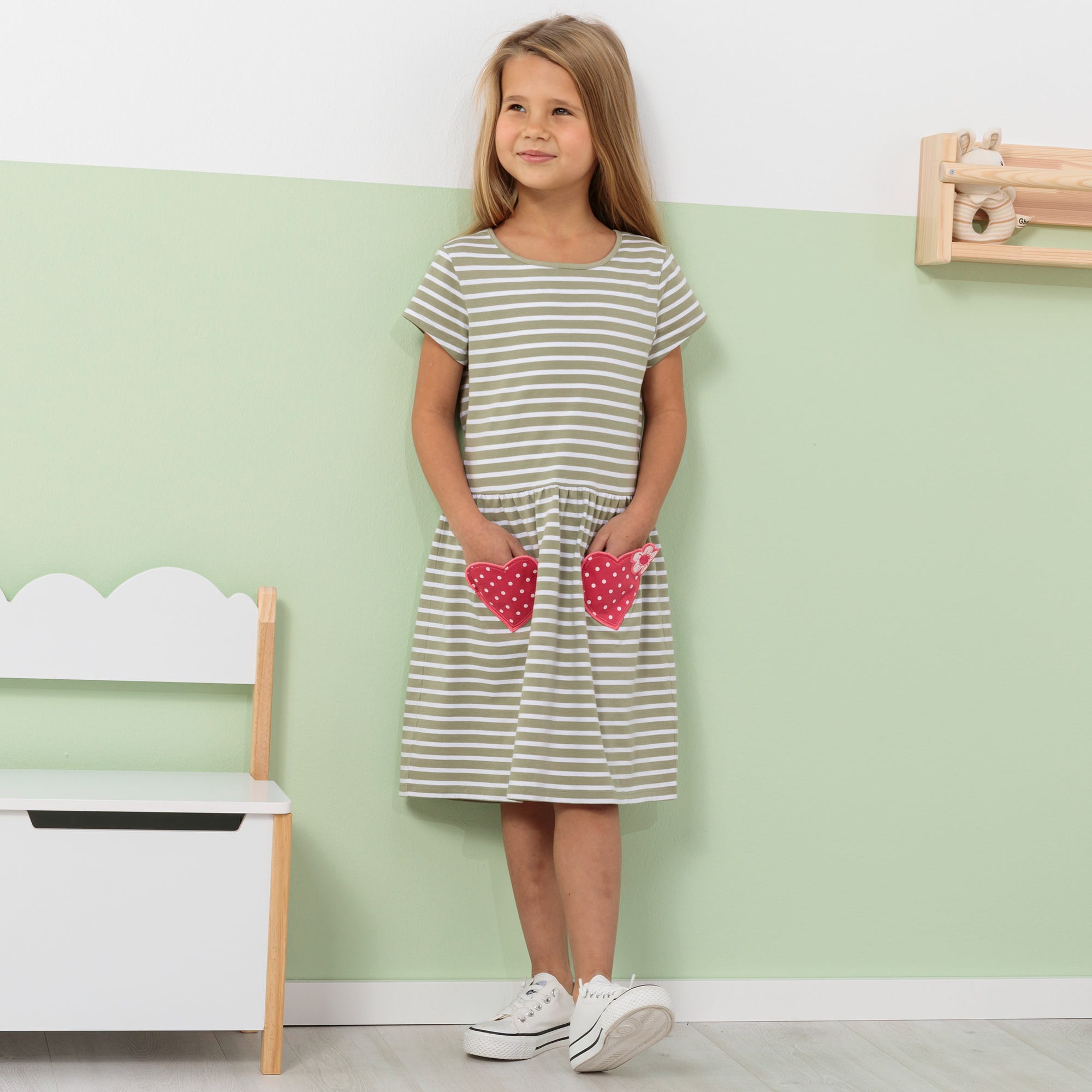 Kinder-Mädchen-Kleid mit Herz-Taschen